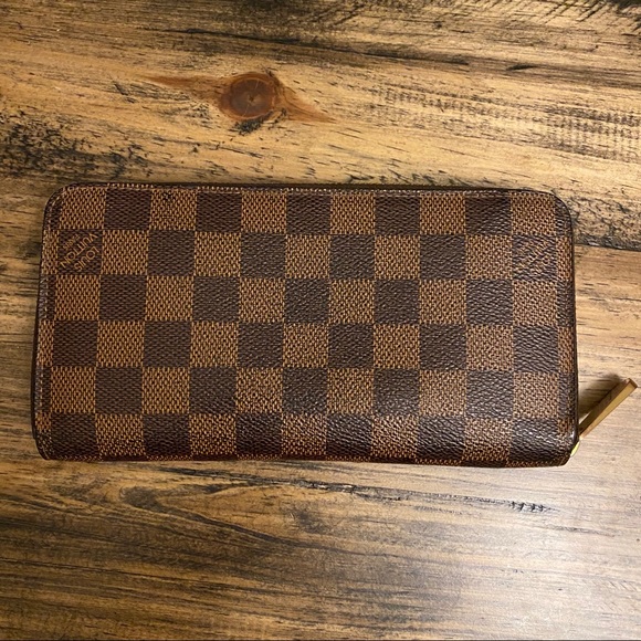 Louis Vuitton Zippy Wallet - Picture 2 of 8